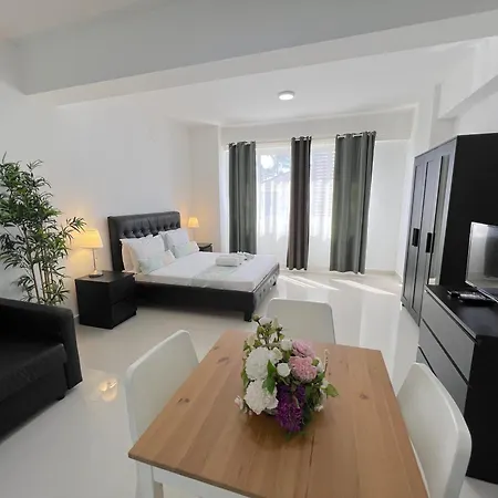 Vacation Studios With Rooftop Pool, Beach Club, Restaurants - Playa Los Corales